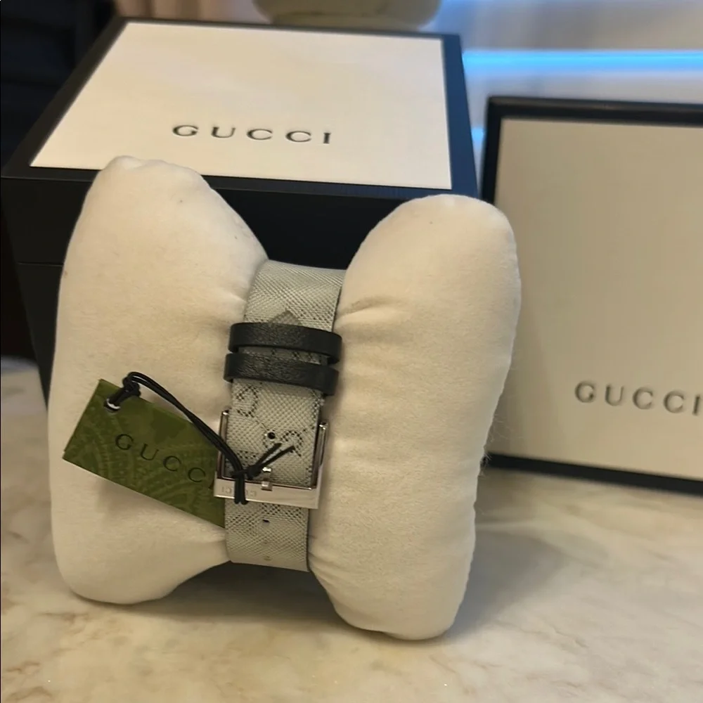 Gucci Silver unisex hologram Watch-new